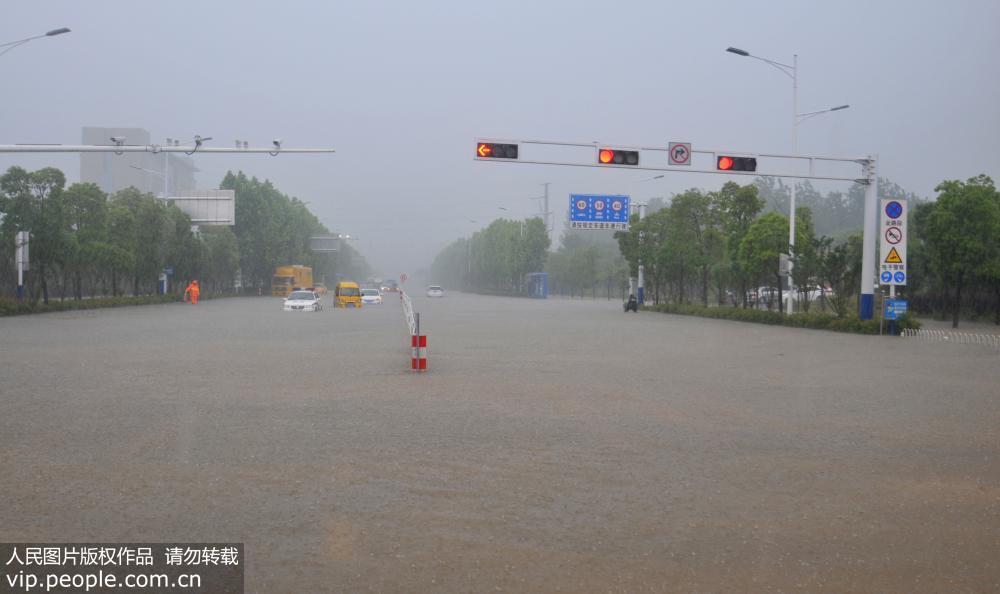 安庆暴雨后的道路积水现状分析